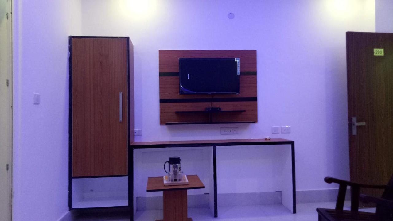 Capital O 13310 Noida Suites 외부 사진